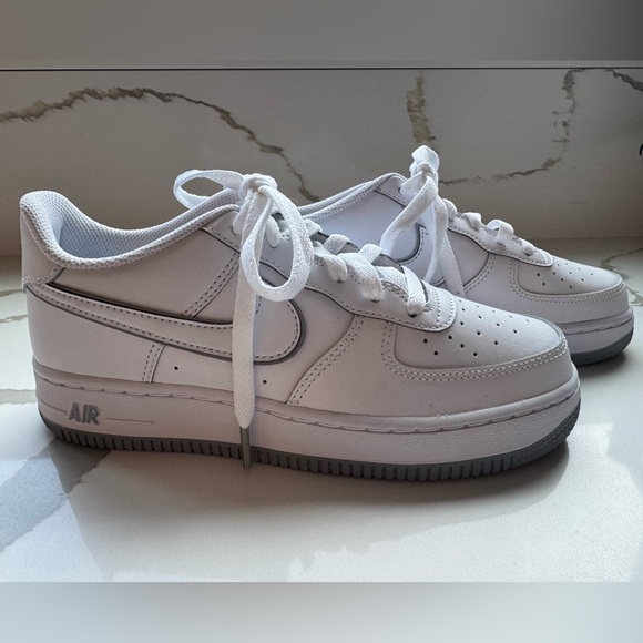 Nike Air Force 1 Low - White Wolf Grey (GS) - Picture 4 of 11